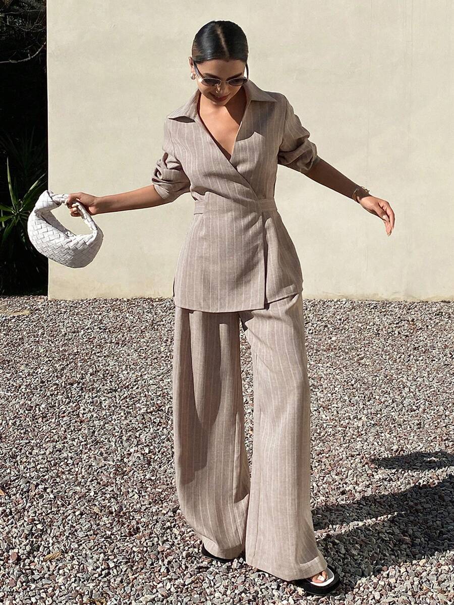 Livesso 春夏宽松商务休闲度假风时尚办公装条纹收腰V领上衣搭配阔腿休闲裤两件套女装 - 駝色 - 查看 1