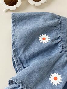 SHEIN Playful Pals 女婴牛仔两件套：花卉刺绣荷叶边宽松露脐上衣 + 基础款刺绣宽松直筒牛仔裤，柔软棉质牛仔面料，休闲街头风，2026春夏新品 - 中等水洗藍 - 查看 6