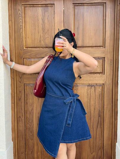 GalTyme Đầm denim không tay cổ tròn buộc dây bên hông dành cho nữ cỡ lớn