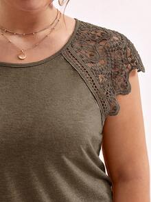SHEIN Frenchy Plus Size Women Contrast Lace Raglan Sleeve Casual T-Shirt - Brown - View 4