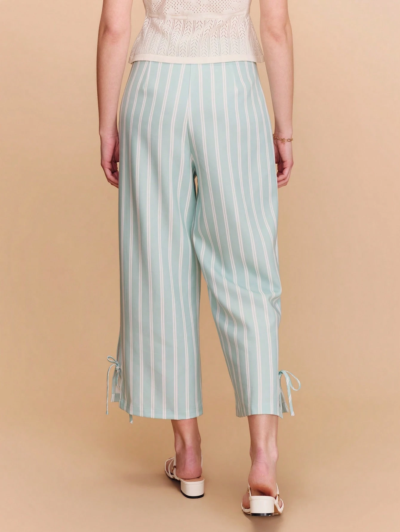 Hochgeschnittene, gerade geschnittene, salbeigrün und weiß gestreifte 3/4 Hose mit Bindebanddetail, süßer Stil für Frühling und Sommer, französischer Stil, Pariser Stil