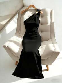 Franclia Vestido de Moda Feminino de Cor Sólida com Decoração Assimétrica nos Ombros e Sem Mangas - Preto - Visão 5