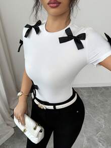 SHEIN Elenzya 2026春夏新款女式纯白色短袖修身T恤，蝴蝶结装饰设计，适合20-35岁以上女性，返校、毕业、日常通勤穿着。 - 白色 - 查看 1