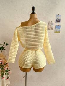 Soleia Bộ đồ thể thao nữ đi nghỉ mát, màu trơn, cổ lệch và quần short (2 món) - Màu vàng - Xem 2