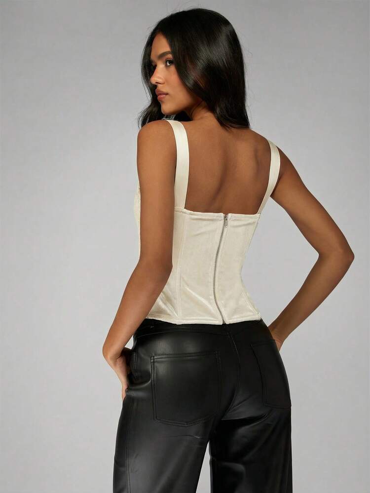 MISSGUIDED Bustier con corpetto con delicati bordi in pizzo e spalline larghe, adatto per occasioni serali