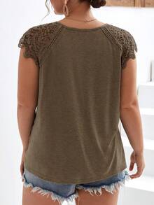SHEIN Frenchy Plus Size Women Contrast Lace Raglan Sleeve Casual T-Shirt - Brown - View 2
