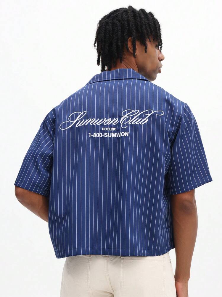 Camisa Casual de Verão com Botões, Mangas Curtas, Listras Verticais, Ajuste Justo e Bordado nas Costas