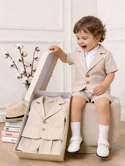 SHEIN 2pcs/Set Baby/Baby Boy Khaki Short Sleeve Blazer Jacket And Shorts Suit Set, Gentleman Outfit, Suitable For Holidays, Weddings, Christenings, Baby Showers, Elegant, Wedding Guest, Pageboy, Ring Boy Baby Boy Elegant Clothes Baby Boy Short Sleeve Shirt And Shorts Set