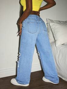 Slaydiva Women's Casual Versatile Pocket Distressed Mid-Rise Straight Jeans - Light Wash - View 2