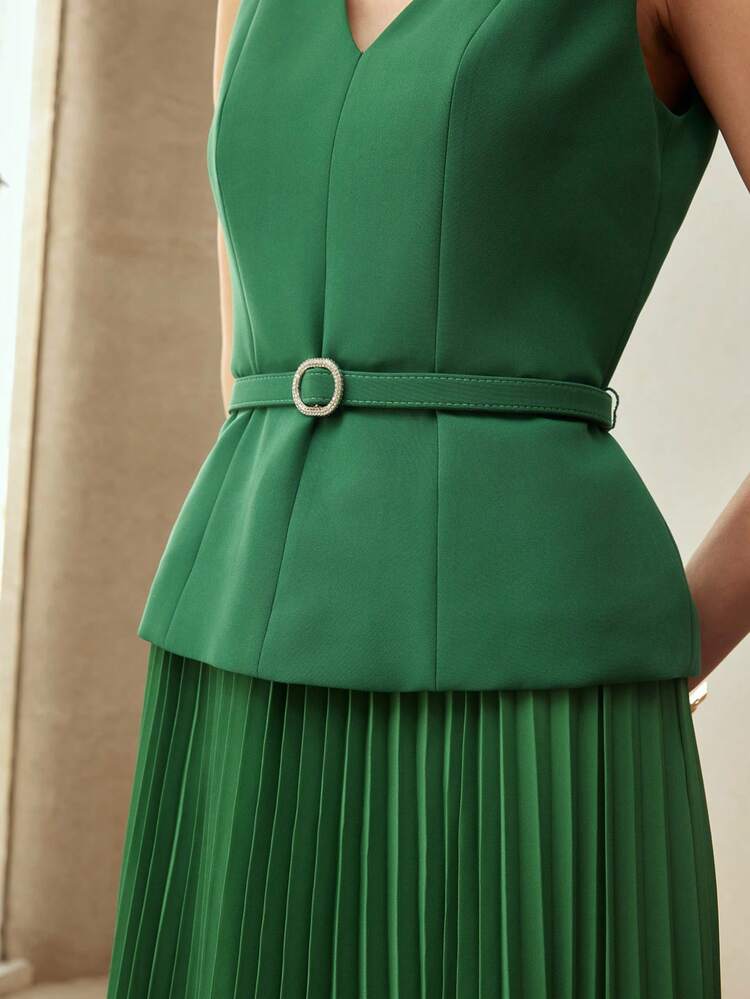 SLEEVELESS BELTED PLEATED DRESS, ELEGANT FOR COMMUTING, SPRING/SUMMER