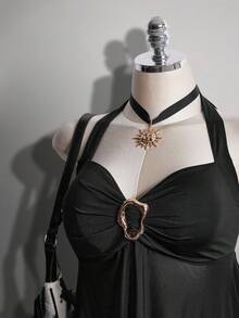 SHEIN ICON 大码女装夏季度假褶皱不对称下摆金属装饰吊带娃娃衫 - 黑色 - 查看 5