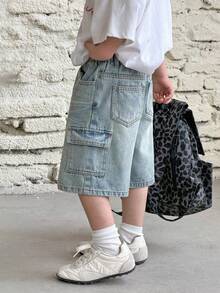 SHEIN Quần short jean Bermuda denim màu xanh dương, kiểu dáng thời trang mới cho bé trai, phong cách retro vintage, rách rưới, có họa tiết râu mèo, dáng rộng, túi hộp, thích hợp mặc hàng ngày vào mùa xuân/hè, cho bé trai, phong cách đường phố, đi biển, nghỉ mát, thường ngày, họa tiết đồ họa, quần short cho trẻ mới biết đi, quần short cho bé trai 4 tuổi, quần short mùa hè, quần short thường ngày. - Rửa nhẹ - Xem 5