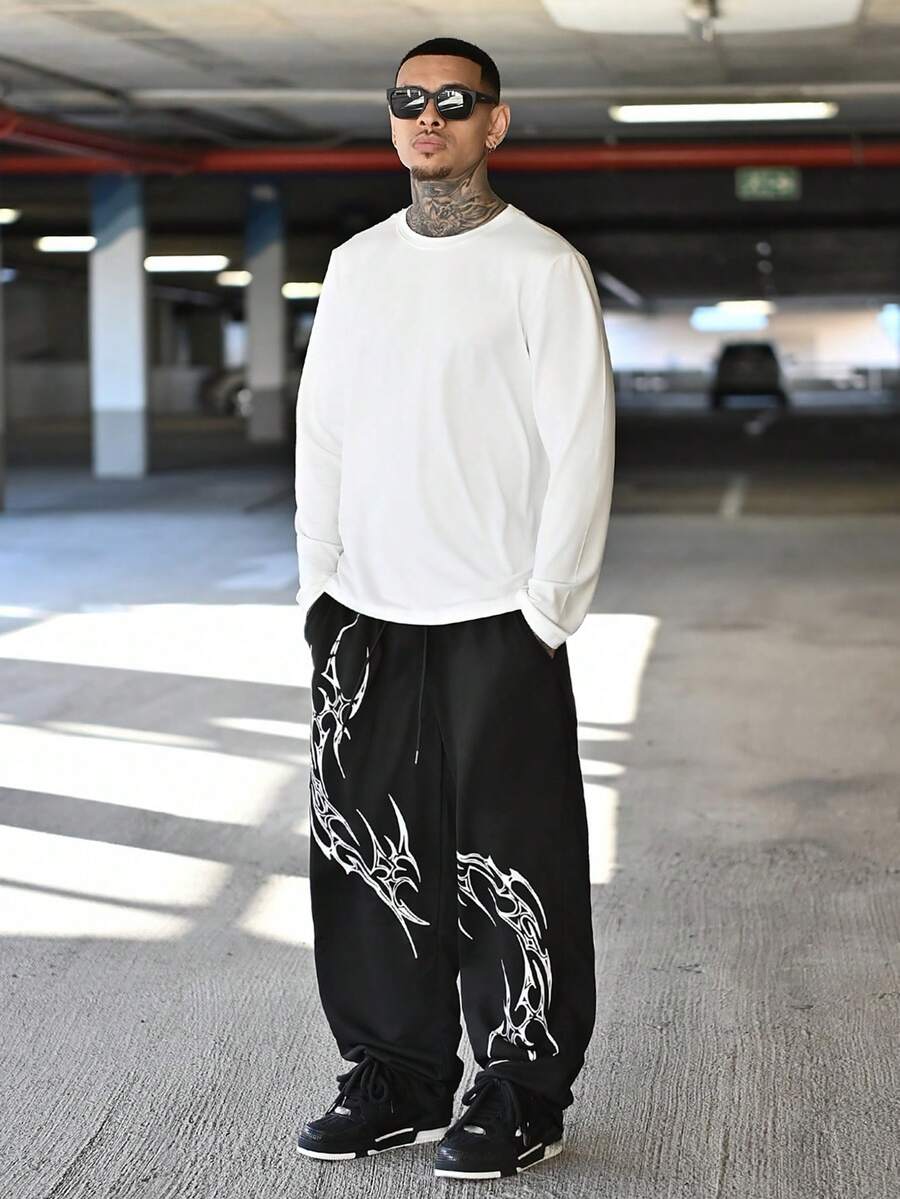 Devon Thys 哥特式印花直筒运动裤,宽松版型,男女通用,街头休闲,舒适运动裤 - 黑色 - 查看 1