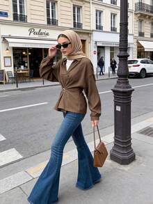 Mulvari 女士V领宽松休闲衬衫，饰有金属装饰，适合工作、通勤和度假，春秋季穿着。 - 棕色 - 查看 2