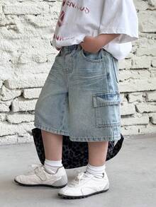 SHEIN Quần short jean Bermuda denim màu xanh dương, kiểu dáng thời trang mới cho bé trai, phong cách retro vintage, rách rưới, có họa tiết râu mèo, dáng rộng, túi hộp, thích hợp mặc hàng ngày vào mùa xuân/hè, cho bé trai, phong cách đường phố, đi biển, nghỉ mát, thường ngày, họa tiết đồ họa, quần short cho trẻ mới biết đi, quần short cho bé trai 4 tuổi, quần short mùa hè, quần short thường ngày. - Rửa nhẹ - Xem 4