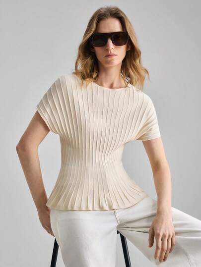 Ontre 2026SS Nuevo suéter de mujer, top de punto de manga corta, diseño de rayas de palillo, unicolor albaricoque, cuello redondo, manga corta, suéter de moda versátil, adecuado para la temporada de bodas, atuendo de invitado de boda, fiesta de vacaciones, Día de San Valentín romántico, cintura ceñida, corte holgado, primavera/verano, ropa de oficina, estilo urbano casual, suéter minimalista para ir y venir