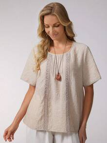 Parysyn 女士大码纯棕色上衣，花朵蕾丝边饰，圆领短袖，常规长度，休闲短袖上衣，夏季女士上衣，镂空上衣，女士短袖衬衫，女士衬衫 - 卡其色 - 查看 8