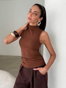 Lavishia Áo không tay cổ cao với thiết kế xếp ly phía sau. - Cà phê nâu - Xem 6