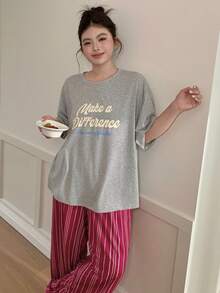Dazy Plus 2件套加大码女式字母印花短袖上衣和条纹长裤睡衣套装，春夏款 - 灰色 - 查看 5