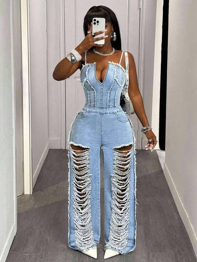 SHEIN CURVE+ Bộ áo liền quần denim rách màu xanh nhạt cỡ lớn, trang phục cao bồi gợi cảm dành cho phụ nữ, mùa xuân.