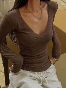 DAZY Áo thun nữ dài tay cổ chữ V màu trơn viền ren, dáng ôm, thích hợp cho mùa xuân, hè, ngày Valentine, đám cưới. - Cà phê nâu - Xem 3