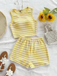 Soleia Bộ 2 món dành cho nữ, màu đỏ và trắng, chất liệu dệt kim, kiểu áo quây, kèm nơ và quần short cạp chun. - Màu vàng - Xem 8