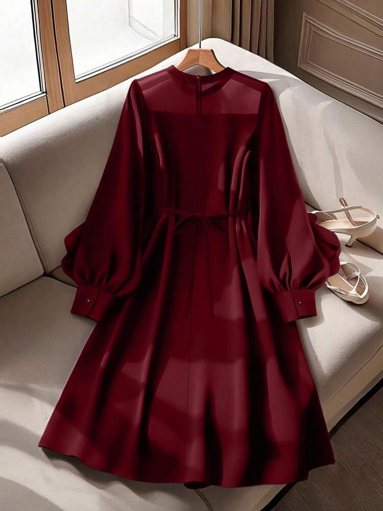 GlowEve CURVE Rochie neagră cu mânecă lungă, plisată, cu imprimeu floral 3D, mărime plus, rochie roșie de vin, rochie vișinie, rochie vișinie, rochie cu mânecă lungă pentru femei, rochie plisată - Burgundia - Vizualizare 2