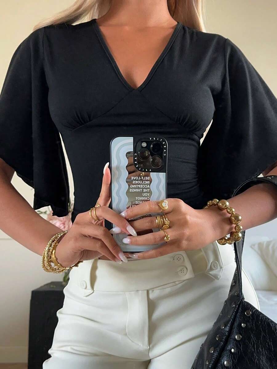 SHEIN EZwear 女士黑色V领荷叶边下摆修身T恤，时尚简约 - 黑色 - 查看 1