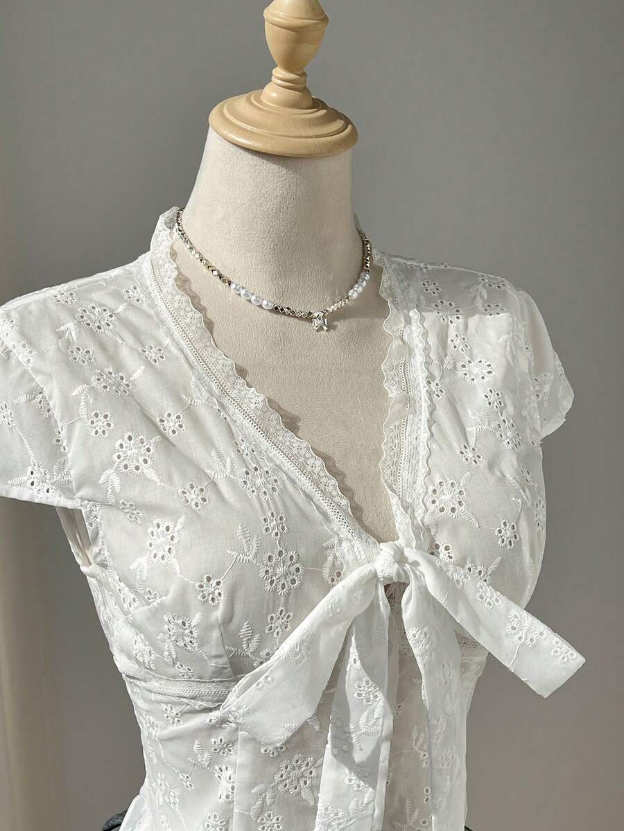 Elamini 白色镂空刺绣面料V领蕾丝边纽扣前襟系带短袖衬衫，女士春夏度假波西米亚甜美可爱通勤上学日常约会百搭款 - 白色 - 查看 1