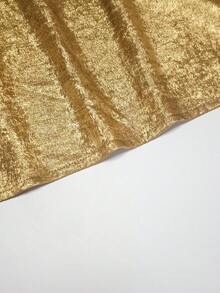 Franclia 【金色束腰吊带美人鱼礼服】缎面褶皱面料尽显高端质感。深V领搭配交叉绑带，恰到好处地展现肌肤。束腰褶皱设计凸显身材曲线，巧妙遮掩腰部。飘逸摇曳的裙摆，搭配细高跟鞋，适合约会或晚宴；也可搭配披肩，出席正式场合。这款礼服既能惊艳全场，又不会显得过于张扬。金色优雅连衣裙 女士缎面中长连衣裙 金色 金色连衣裙 优雅女士缎面连衣裙 奢华连衣裙 丝绸连衣裙 古铜色连衣裙 女士派对连衣裙 女士奢华连衣裙 女士优雅经典连衣裙 女士正式礼服 惊艳连衣裙 金色缎面连衣裙 奢华晚礼服 女士缎面连衣裙 优雅高级魅力晚礼服 - 金色 - 查看 8