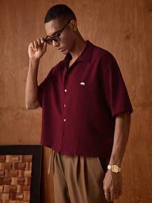 AKNOTIC 男士休闲时尚梭织短袖衬衫，饰有刺绣北极熊图案，适合夏季穿着 - 酒紅色 - 查看 1