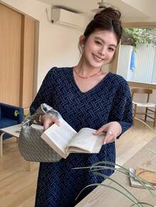 Dazy Plus 时尚V领宽松短袖休闲拼接荷叶边长款牛仔连衣裙，适合大码女性穿着。 - 藍色 - 查看 4