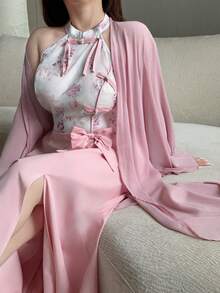 娇小甜美粉色蕾丝吊带鱼尾长裙，春夏款；新款中国风复古优雅网纱透视开衫，吊带印花衬衫拼接纯色前开衩中长连衣裙套装；新款中国风改良旗袍；轻盈奢华小众民族风粉色吊带长裙，春夏款；宽松网纱透视开衫轻盈百搭外套两件套，女士 - 粉色 - 查看 3