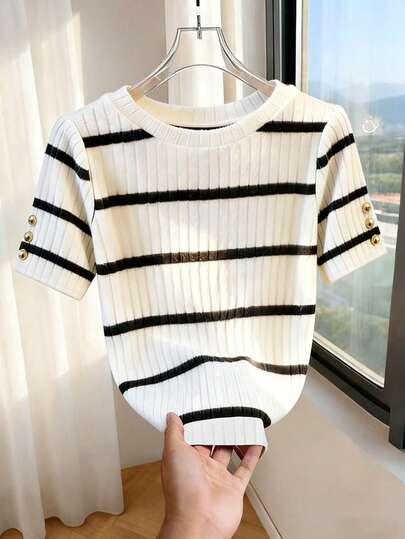 Franclia Camiseta de manga corta de verano con cuello redondo, decoración de botones y rayas para mujer