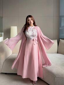 娇小甜美粉色蕾丝吊带鱼尾长裙，春夏款；新款中国风复古优雅网纱透视开衫，吊带印花衬衫拼接纯色前开衩中长连衣裙套装；新款中国风改良旗袍；轻盈奢华小众民族风粉色吊带长裙，春夏款；宽松网纱透视开衫轻盈百搭外套两件套，女士 - 粉色 - 查看 7