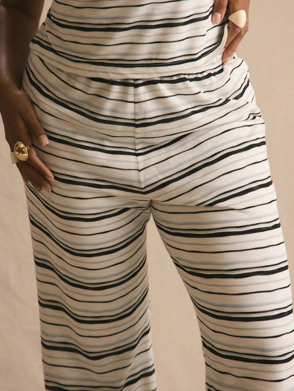 Calça Plus Cintura Média com Detalhe de Botão Listrada Ajustada Flare Elegante Fofa Férias Casual Dia a Dia Primavera Verão