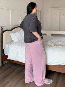 Dazy Plus Bộ đồ ngủ nữ cỡ lớn in chữ, kiểu dáng thường ngày, áo tay ngắn và quần rộng, thích hợp cho mùa xuân/hè. - Xám - Xem 2
