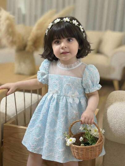 Baby Girl's Ruffle Collar Puff Sleeve Bow A-Line Dress. Solid Floral Fashionable And Elegant, Exquisite 3D Bow Detail Cute, Classic A-Line Silhouette Stylish, Suitable For Various Baby Body Types. Whether For Daily Outings, Casual Home, Or Attending Parties, It Can Make Your Baby The Shining Little Princess. Also An Ideal Fashionable Item Chosen By Moms For Their Babies.