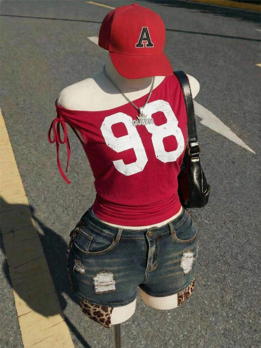SHEIN ICON 女士加大码复古性感休闲时尚前卫Y2K千禧风格橄榄球篮球运动红白撞色数字印花不对称肩部系带上衣 - 紅色 - 查看 1