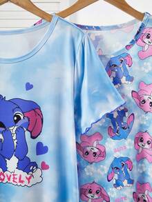 Bộ 2 bộ đồ ngủ cho bé gái tuổi teen, màu xanh da trời nhạt hiệu ứng nhuộm tie-dye, cổ tròn, tay ngắn, cổ áo phối màu tương phản, viền và tay áo xếp nếp, họa tiết "Naughty" màu xanh da trời nhạt và 2 họa tiết "Naughty" khác màu với hoa nhỏ và chữ "Cute", chất liệu vải dệt kim mềm mại, thân thiện với da, kiểu dáng dài vừa phải, thiết kế đơn giản dễ phối đồ, co giãn, có thể giặt máy, thoải mái khi mặc. - Nhiều màu - Xem 7