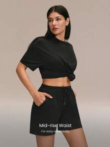 GLOWMODE 6英寸 CloudKnit Float On 超柔软弹力轻盈可调节抽绳松紧腰中腰侧袋短裤，日常休闲穿着 - 黑色 - 查看 3