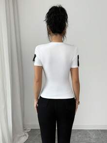 SHEIN Elenzya 2026春夏新款女式纯白色短袖修身T恤，蝴蝶结装饰设计，适合20-35岁以上女性，返校、毕业、日常通勤穿着。 - 白色 - 查看 2