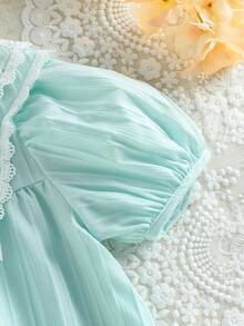 SHEIN Đầm hè màu xanh nhạt pha lục lam tay phồng viền ren cho bé gái, kiểu dáng ngọt ngào và dễ thương, thanh lịch và tươi tắn, thích hợp cho tiệc sinh nhật, mặc hàng ngày và đi nghỉ mát. - màu xanh lá - Xem 6