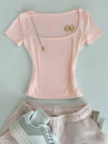Camiseta de manga corta con cuello cuadrado rosa de corte ajustado y estilo minimalista, perfecta para primavera y verano.Esta camiseta está actualmente de moda.Una camiseta elegante y - Multicolor 7 - Ver 7