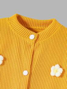 SHEIN 少女休闲优雅针织开衫，饰有3D立体花卉图案，搭配宽松复古水洗黑色牛仔裤，适合秋冬季日常穿着、通勤、户外活动、聚会、拍照等场合。 - 黃色 - 查看 6