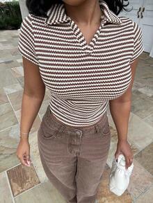 Alexandranx 女款 V 领短袖 T 恤，夏季修身短款露肩 Polo 衫 - 咖啡棕 - 查看 6