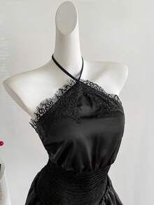 Sweetra 时尚露背设计，缎面材质，精致腰部收褶，层叠蛋糕裙摆，俏皮性感，亚文化甜美蕾丝点缀，春夏新款女装连衣裙 - 黑色 - 查看 3