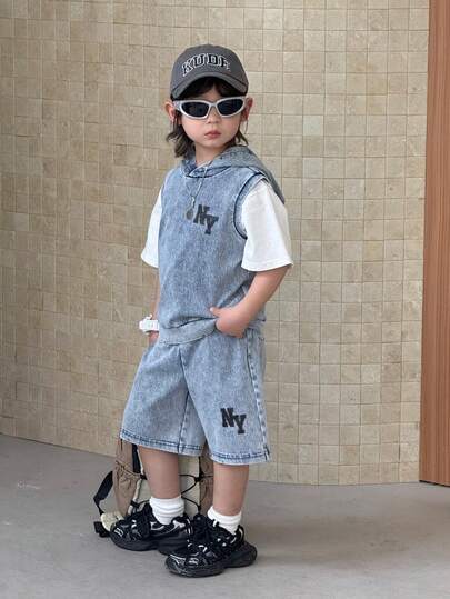 SHEIN 2件套幼儿男童字母印花蓝色针织牛仔无袖连帽衫和短裤套装