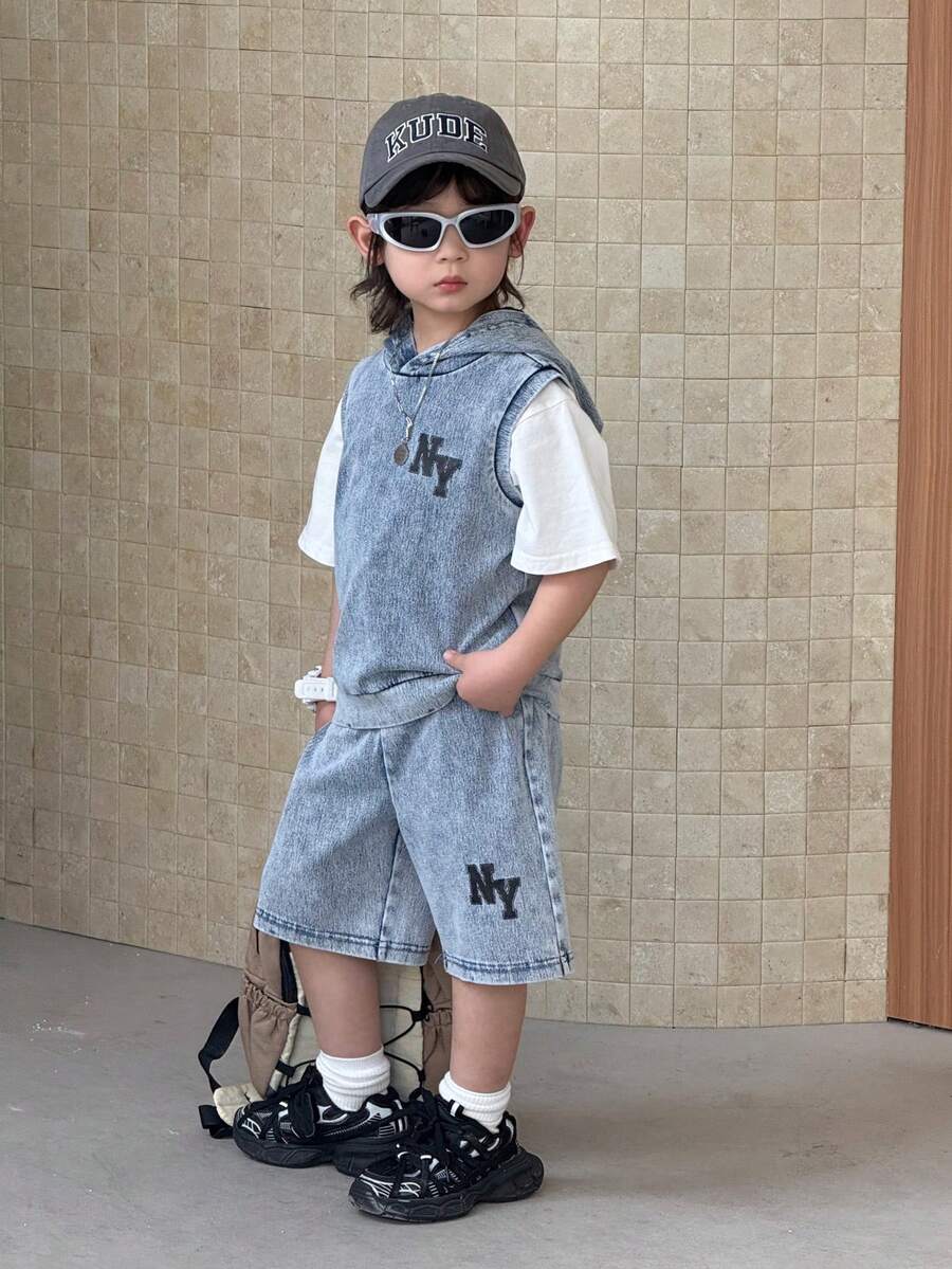 SHEIN 2件套幼儿男童字母印花蓝色针织牛仔无袖连帽衫和短裤套装 - 淺色水洗藍 - 查看 1