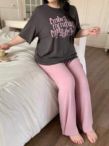 Dazy Plus Bộ đồ ngủ nữ cỡ lớn in chữ, kiểu dáng thường ngày, áo tay ngắn và quần rộng, thích hợp cho mùa xuân/hè. - Xám - Xem 7